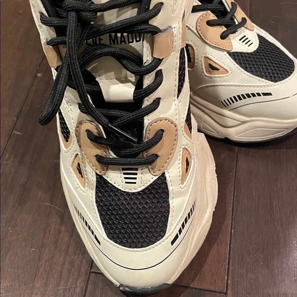 Steve Madden Cream and Black Women’s size 9 Sneakers - Picture 2 of 5